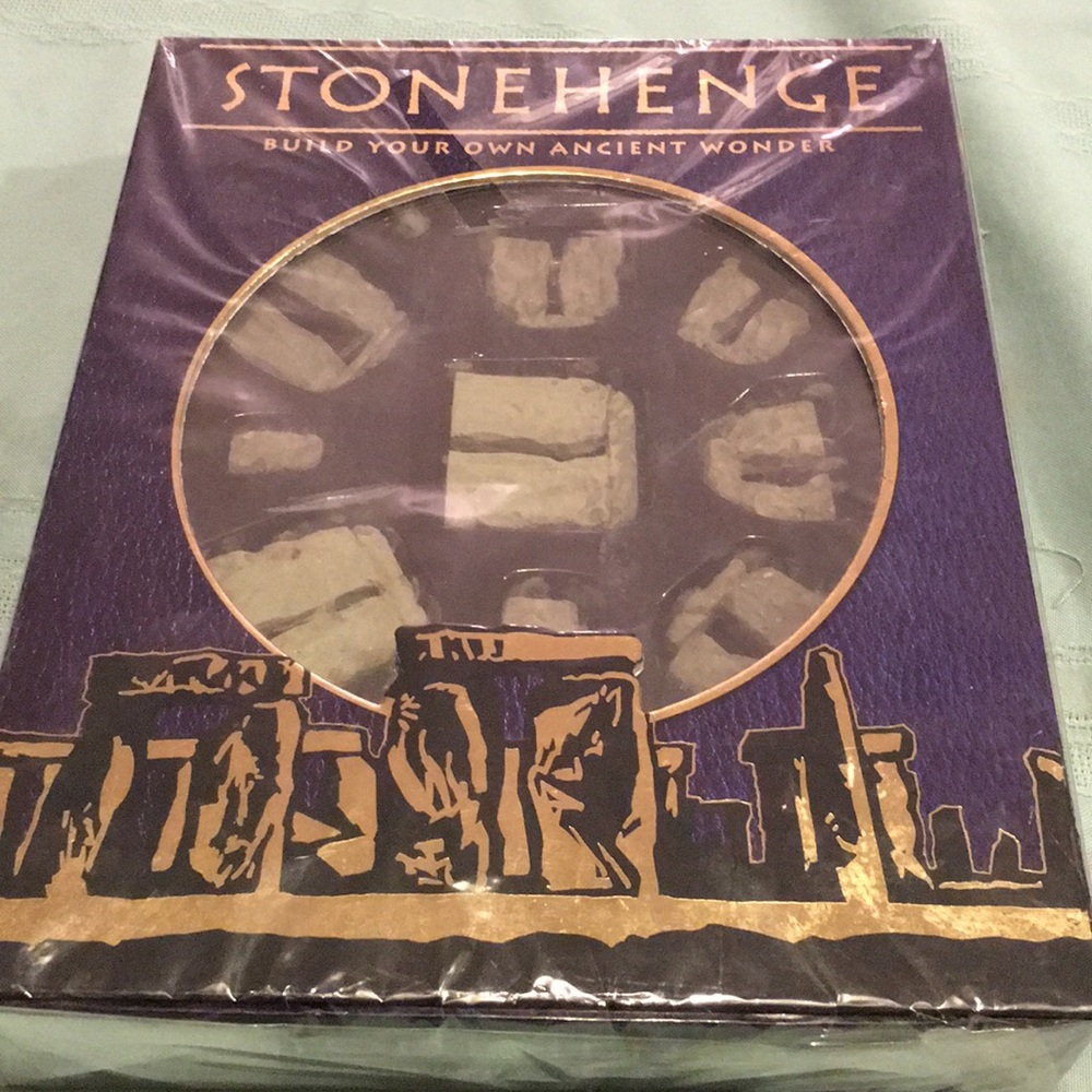 StoneHenge Build your own ancient wonder kit; MINT